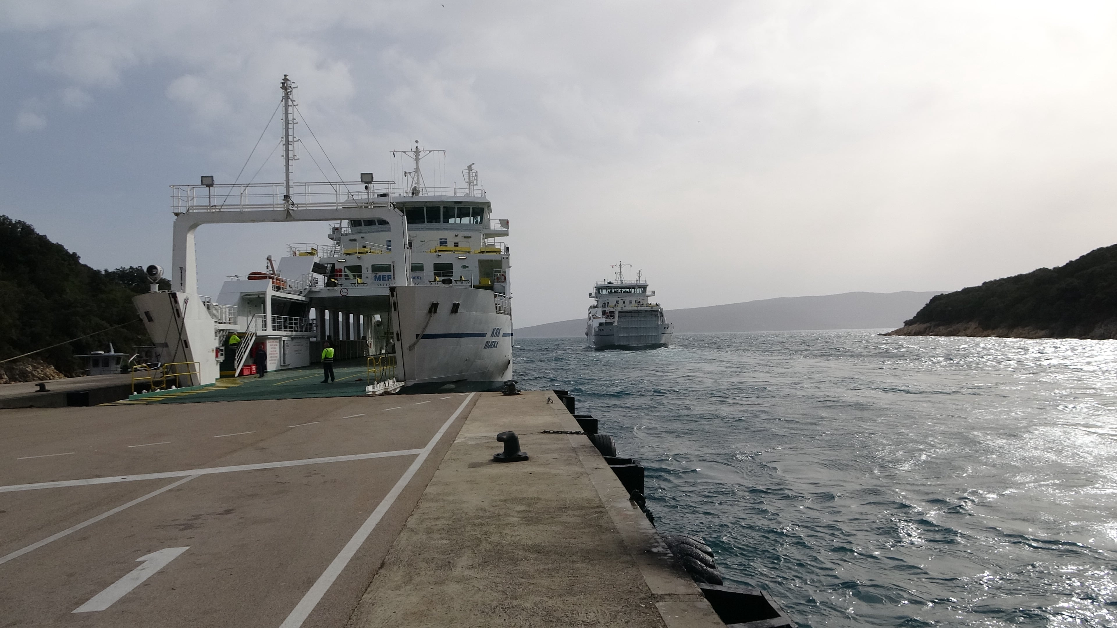 Valbiska, Fähren zu den Inseln Cres und Rab