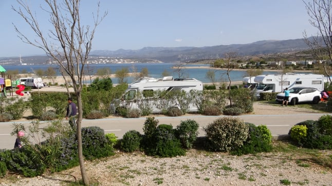Campingplatz Omišalj mit geschützten Buchten