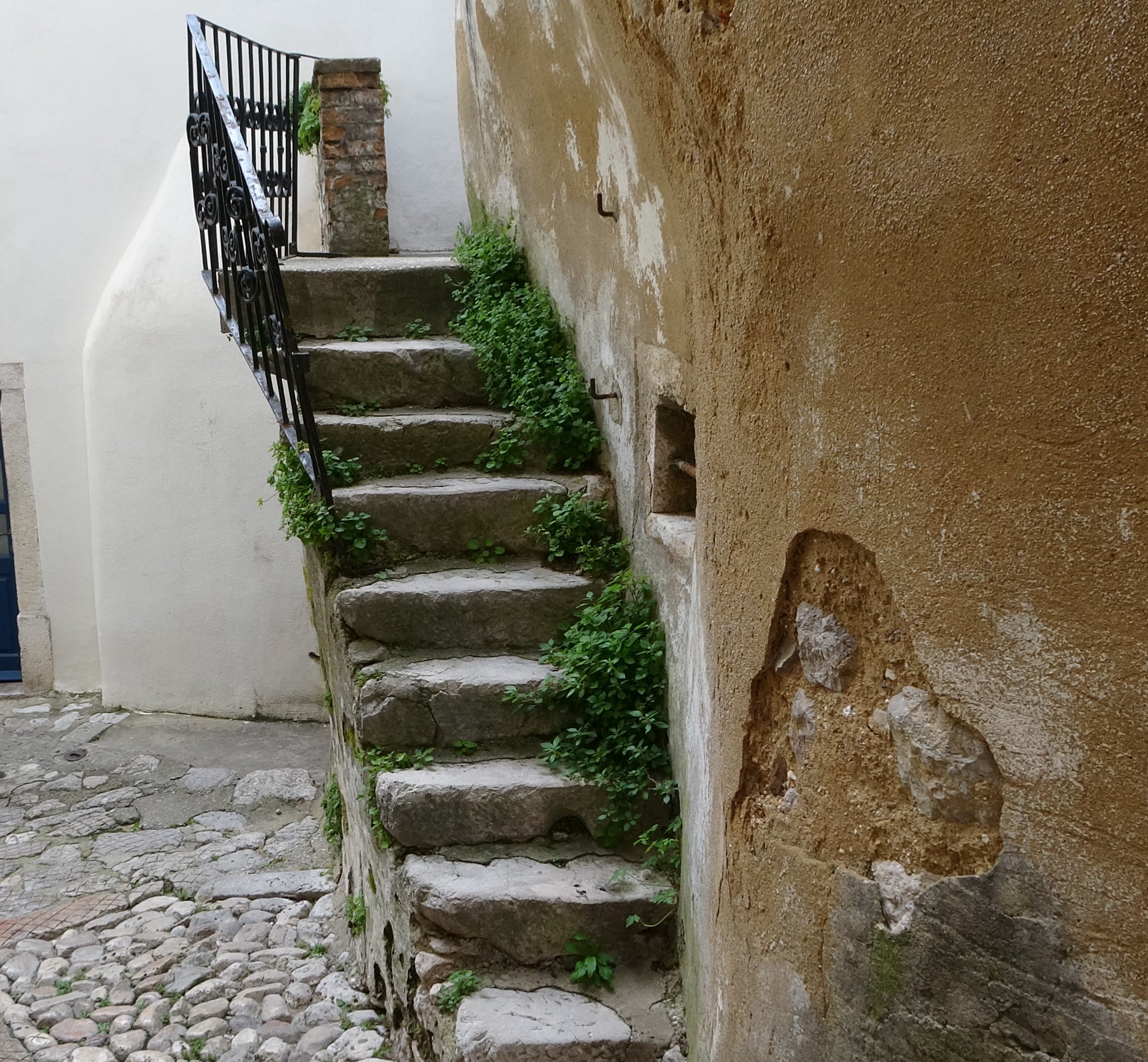 Vrbnik, heimelige Aufgänge