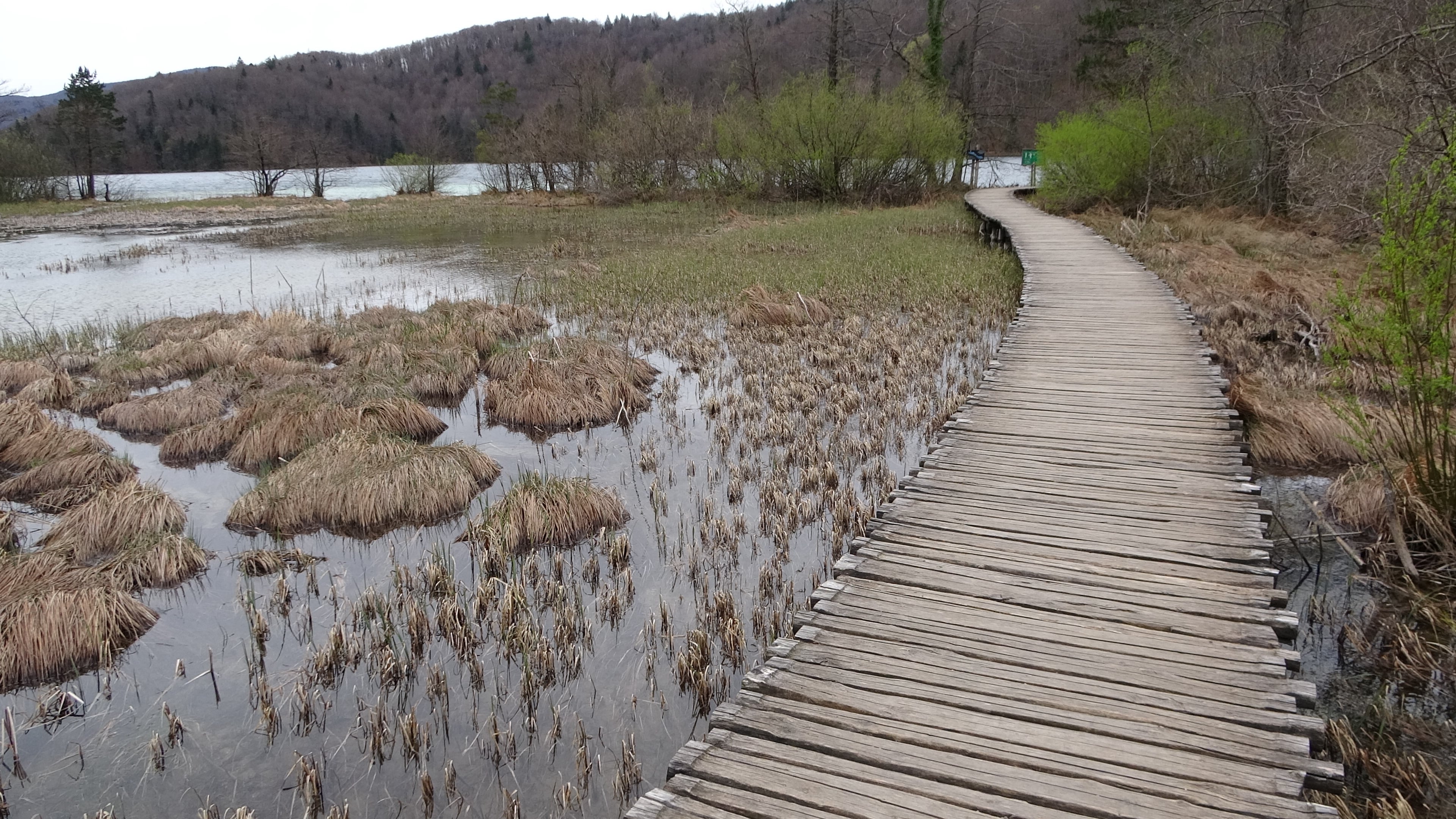 Plitvička, Wege durch die Natur