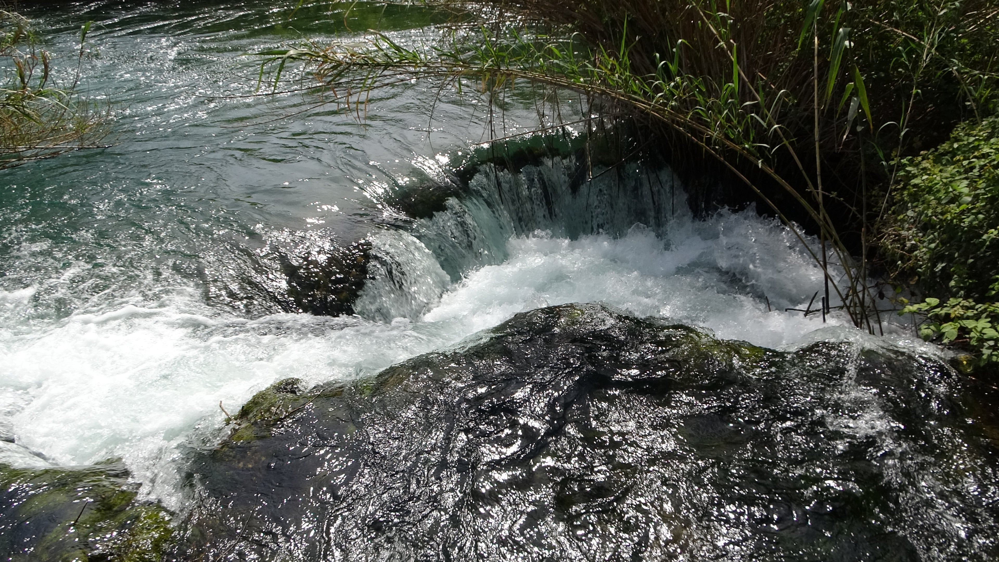 Krka, .. fließt zusammen ..
