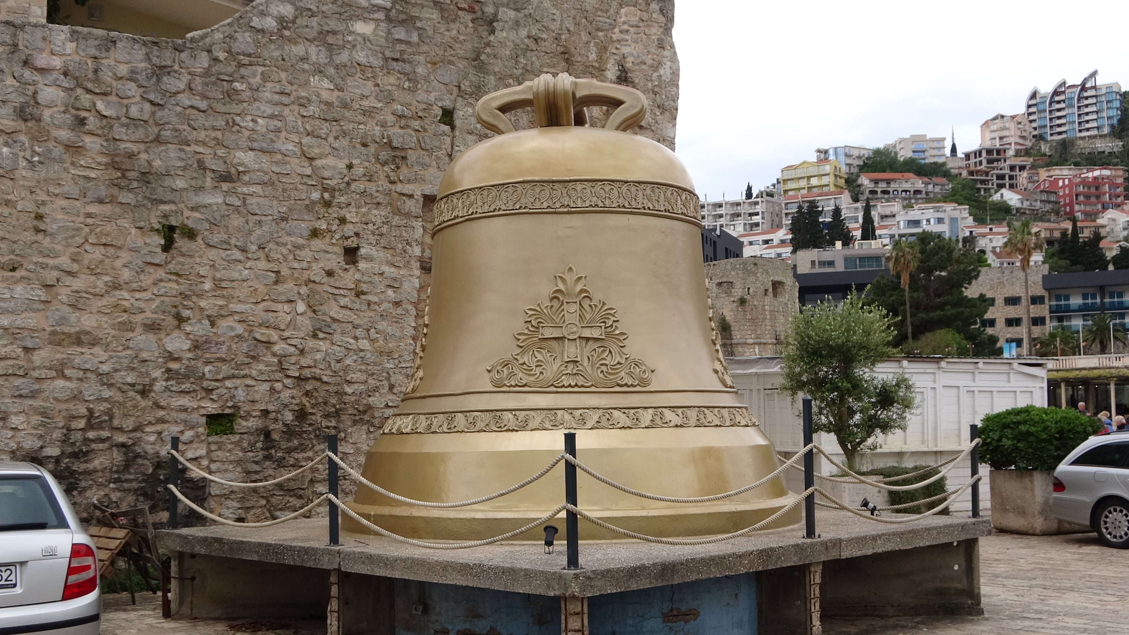 Budva, Glocke aber aus Glasfaser