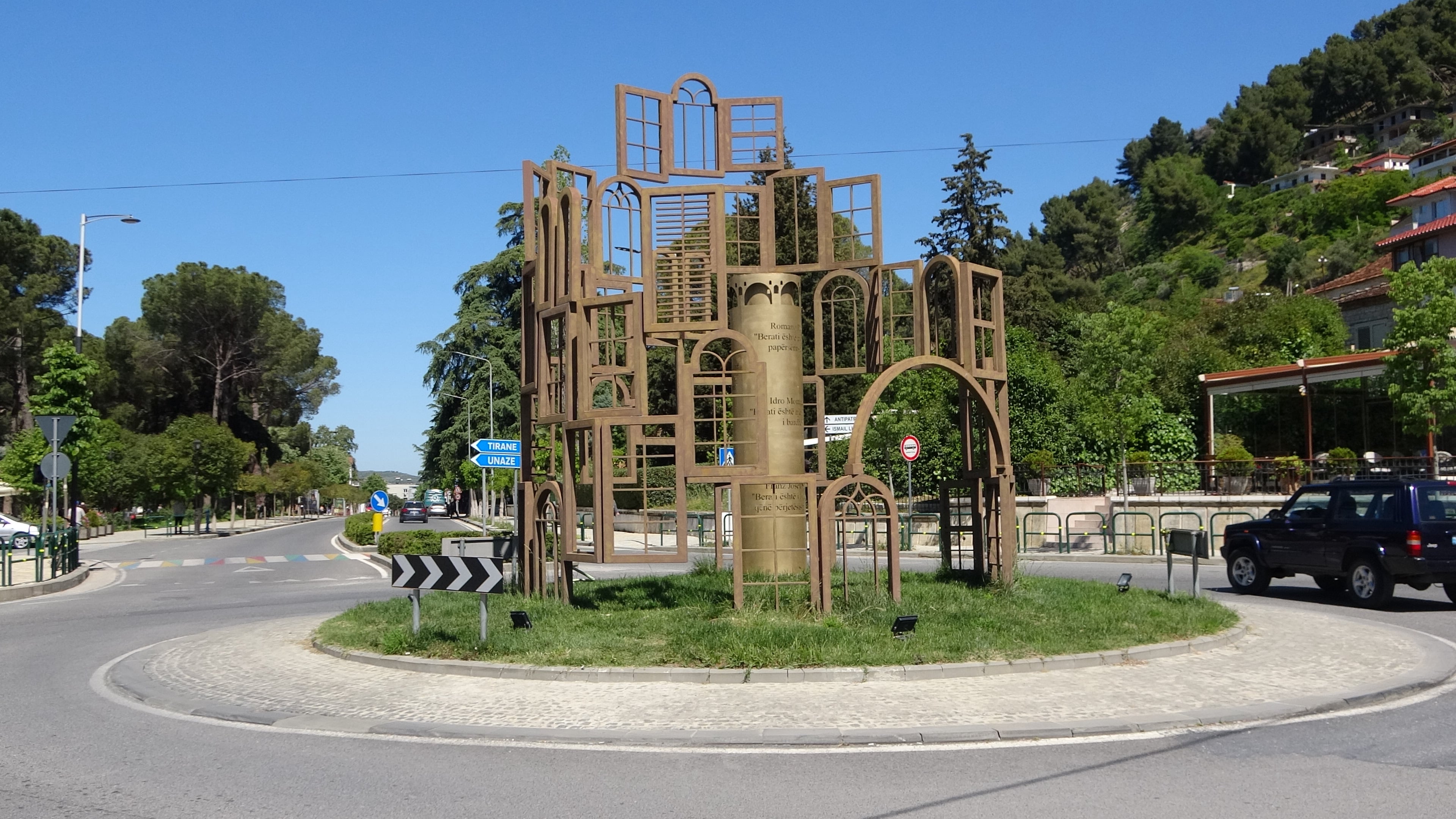 Berat, "1000 Fenster"