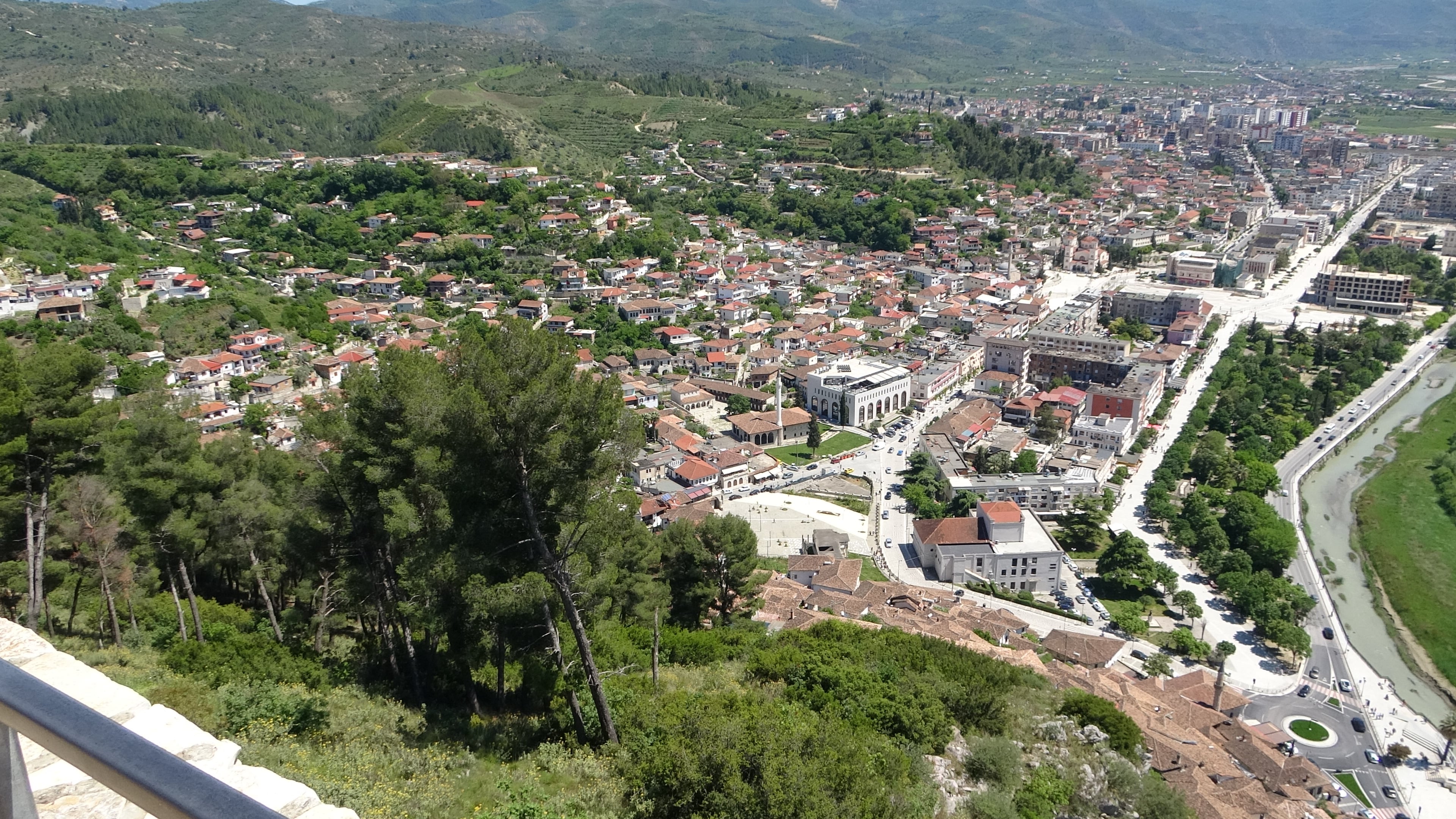 Berat, Blick vom Aussichtsturm der Burg auf die Stadt