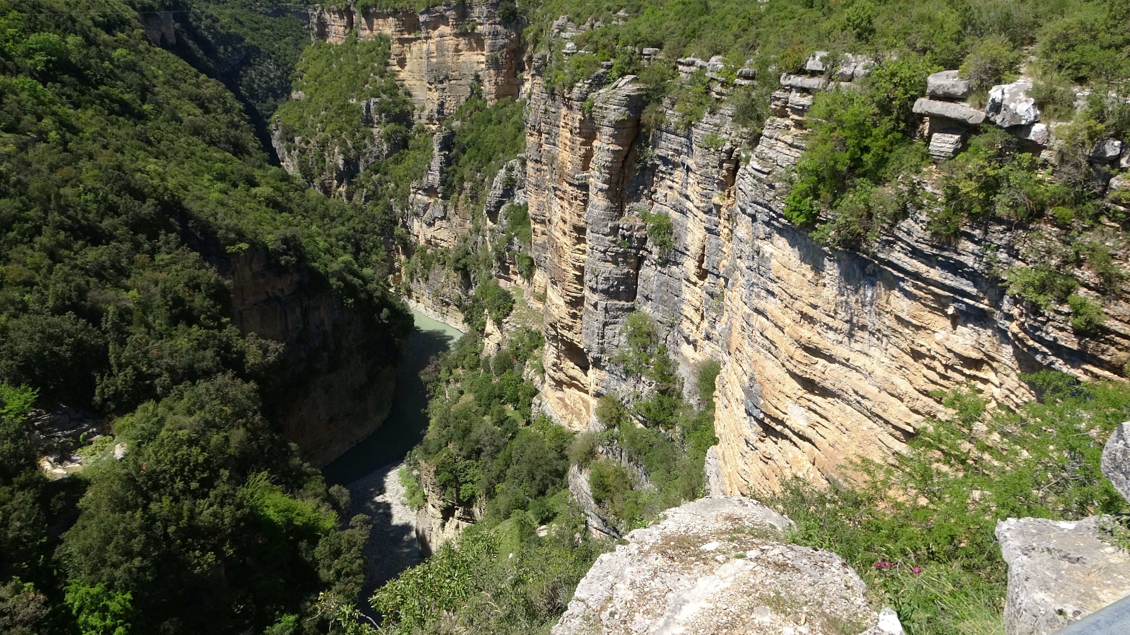 Osam-Canyon, senkrechte Wände