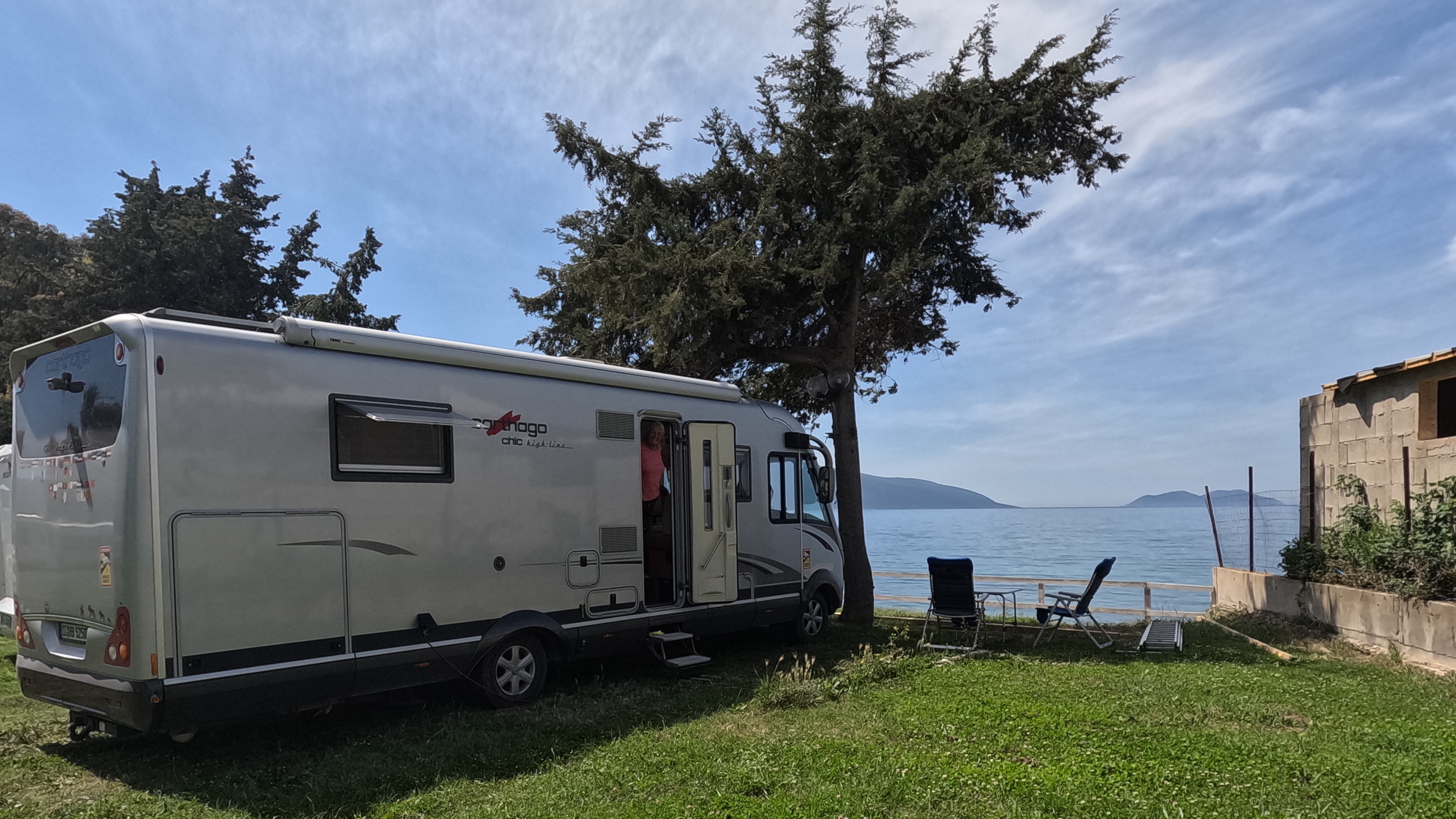Vlora Camping, Stellplatz direkt am Wasser