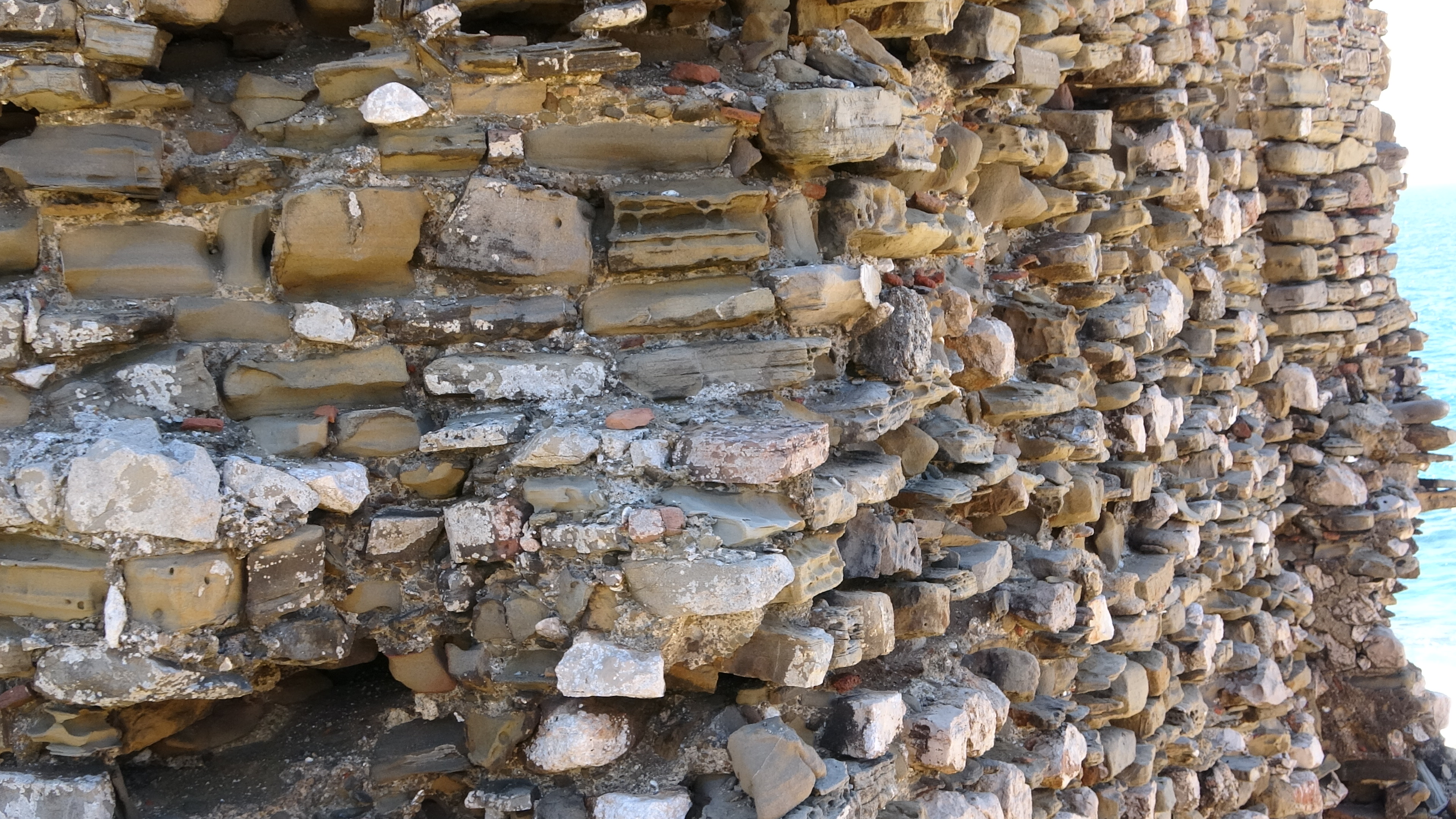 Methoni, der Mörtel wird als erstes erodiert