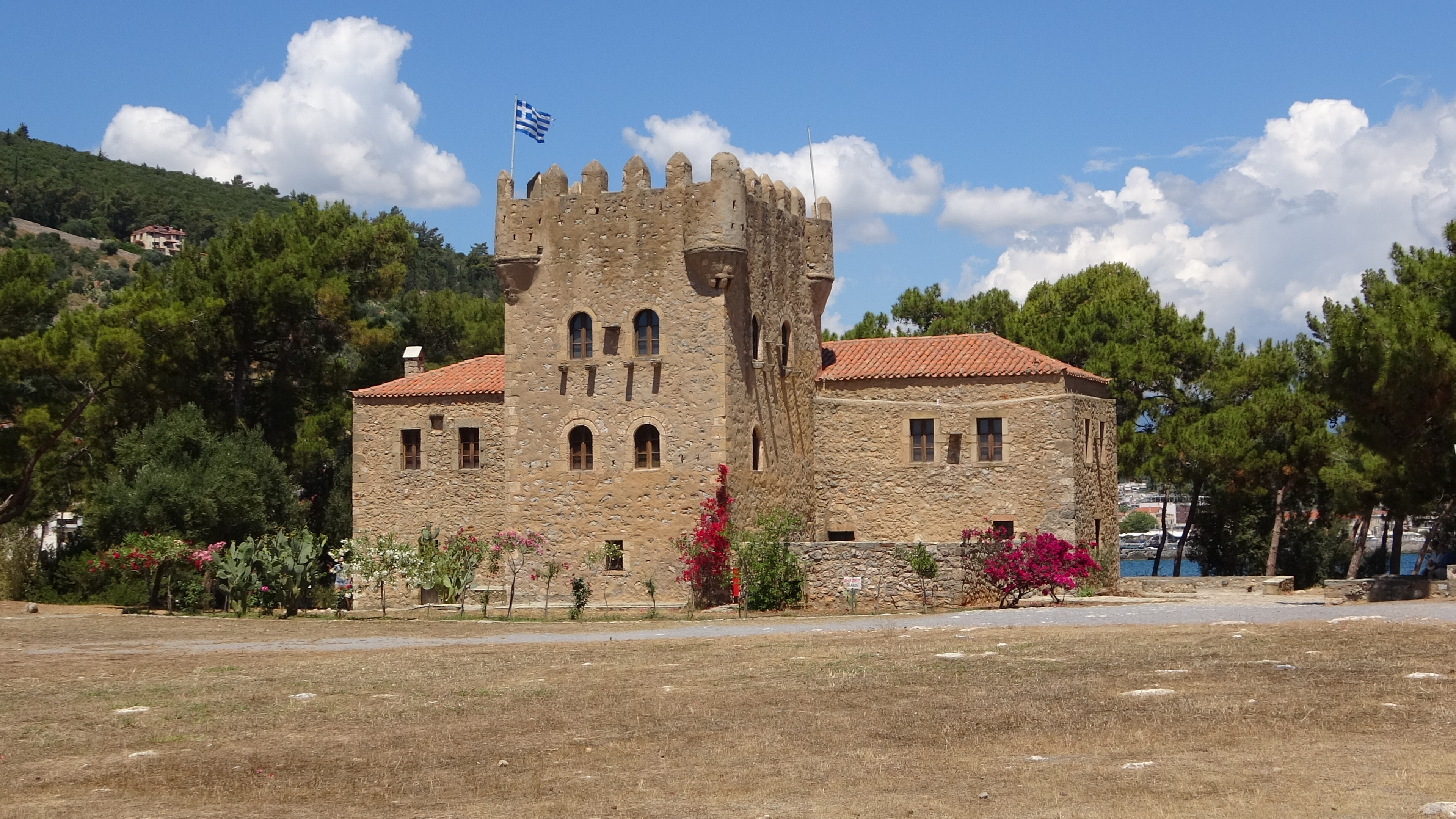 Gythio, Leuchtturm Schlößchen