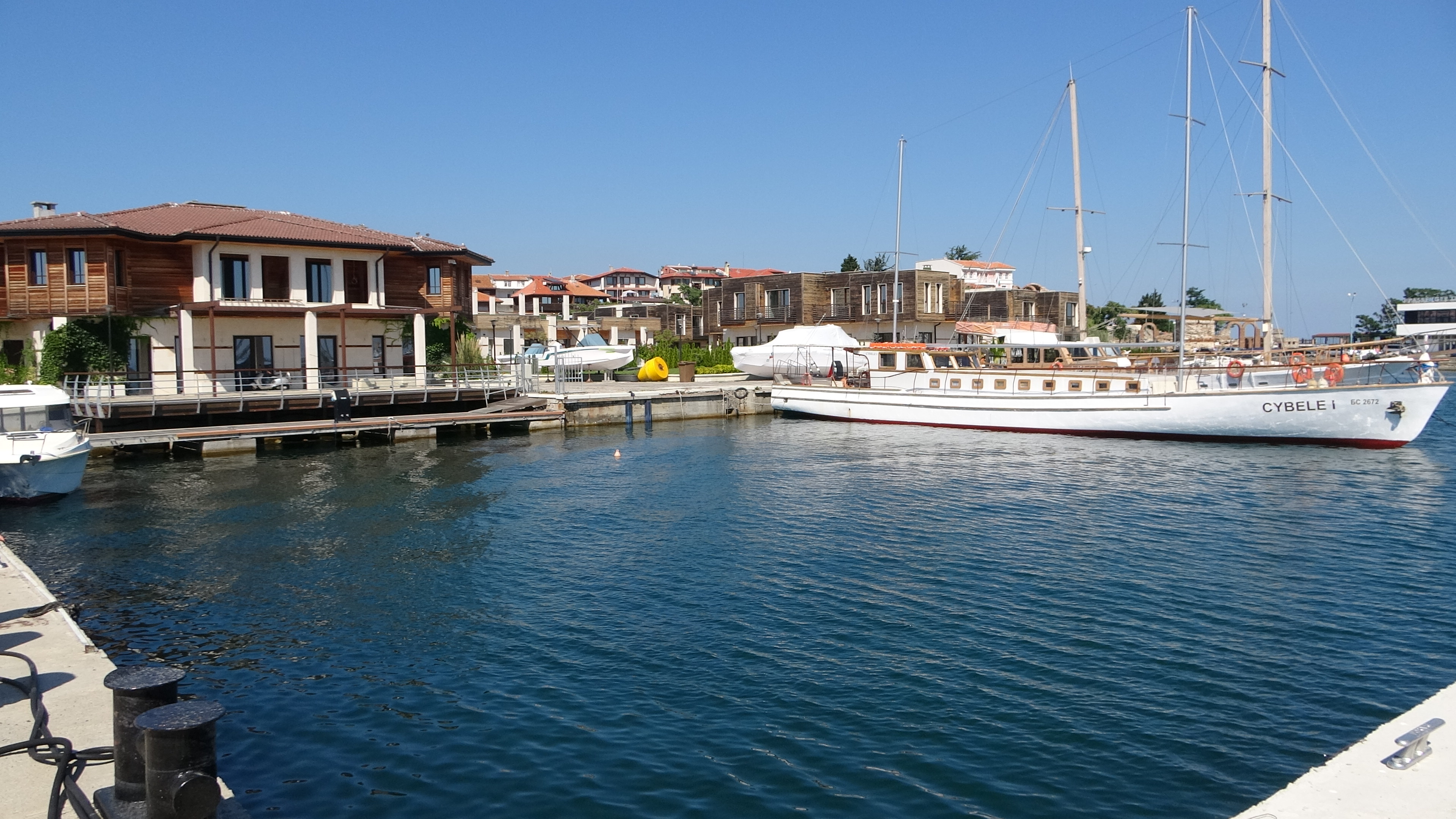 Nessebar Schiff im Hafen