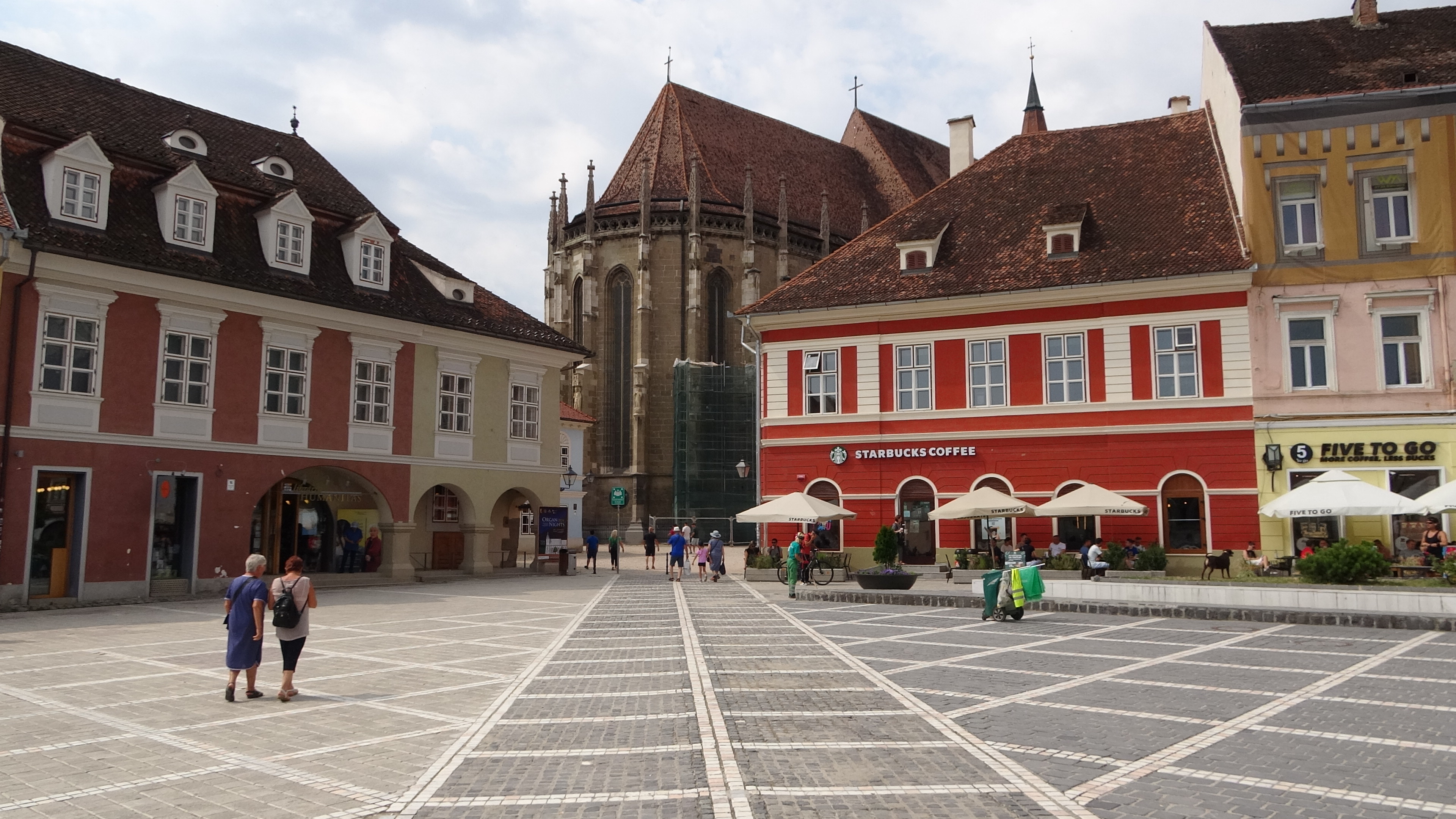 Brașov, Piata Sfatului mit Schwarzer Kirche