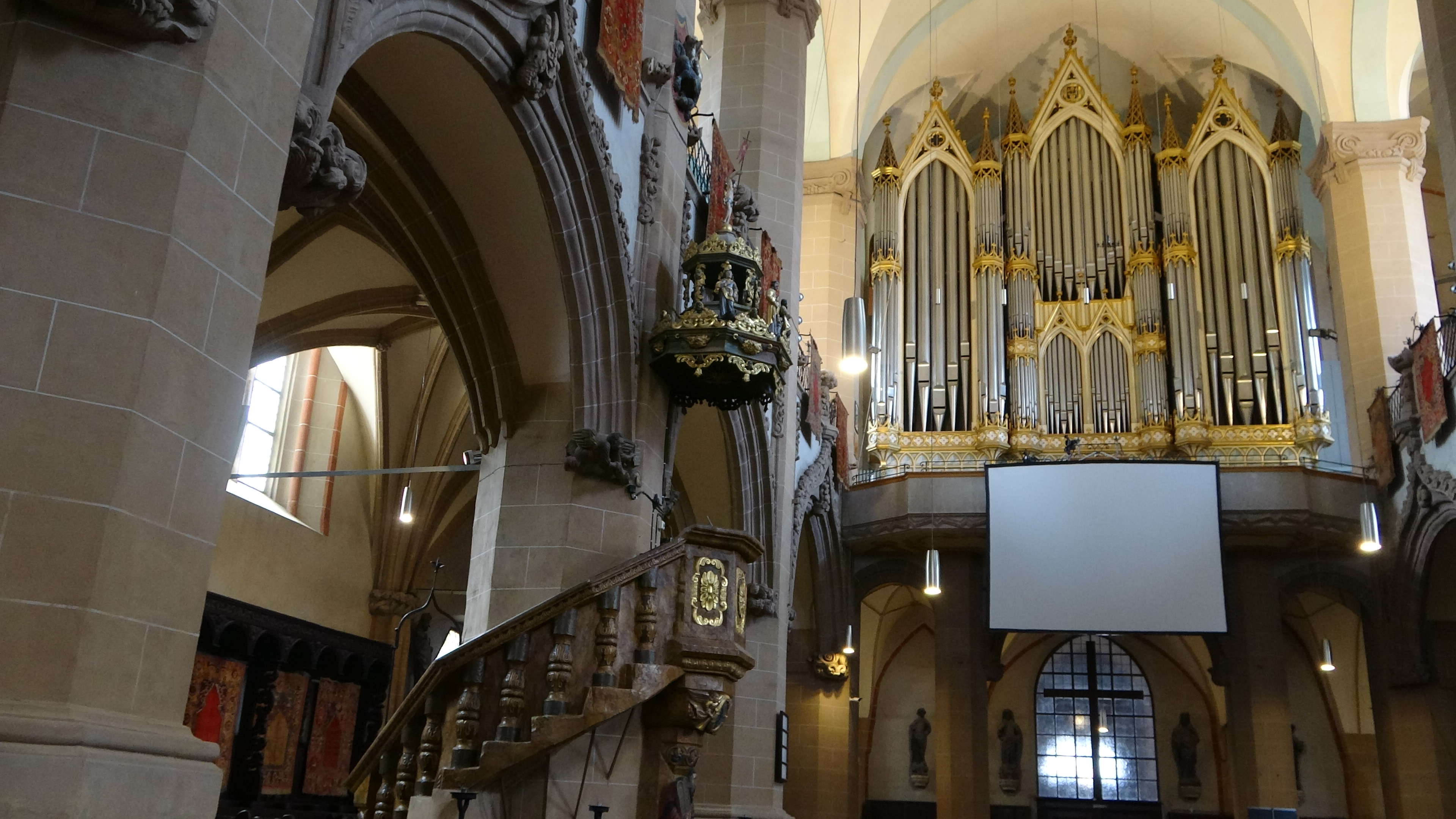 Brașov, Schwarze Kirche Orgel und Kanzel