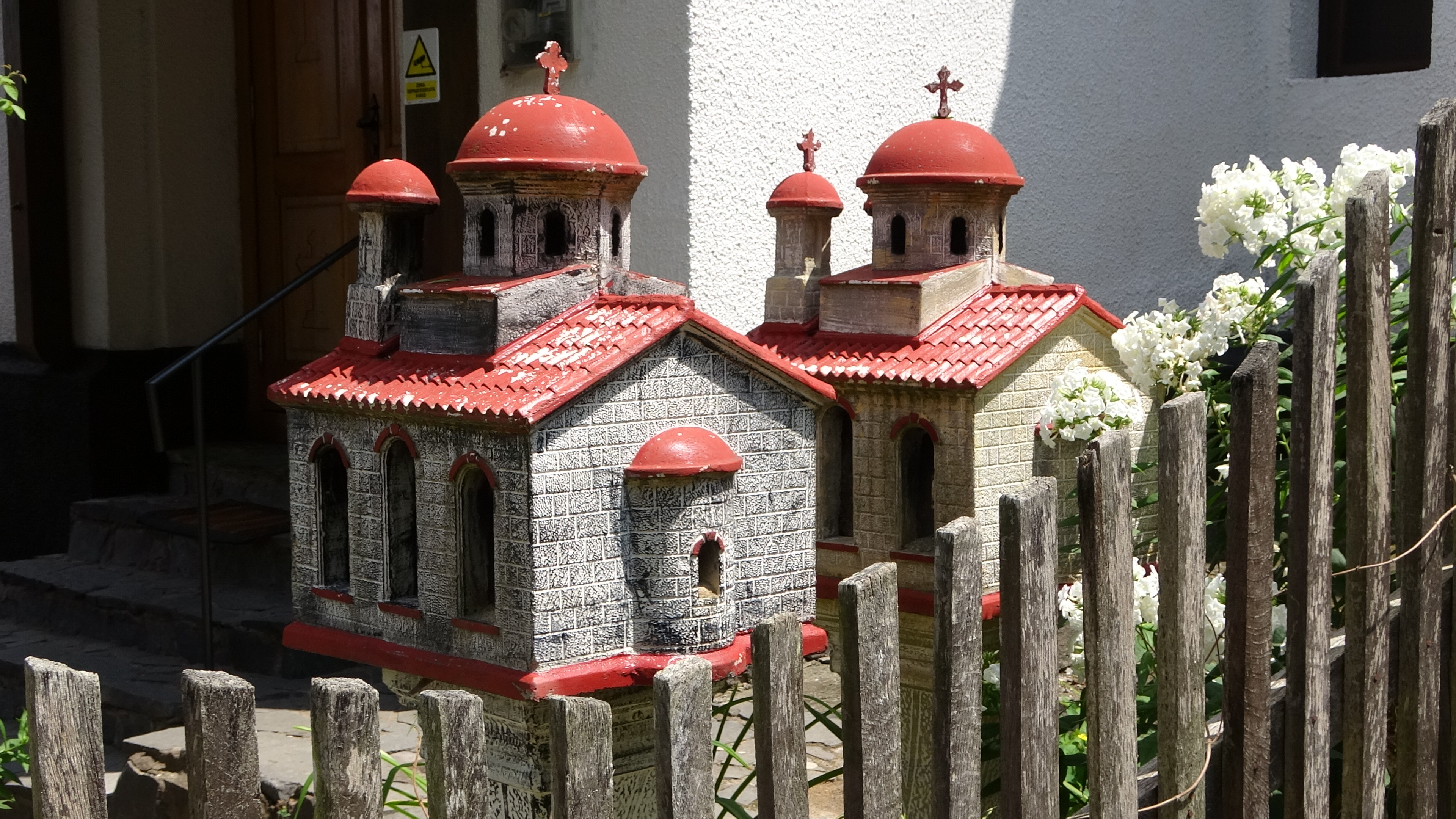 Viscri, Gedenkhäuschen