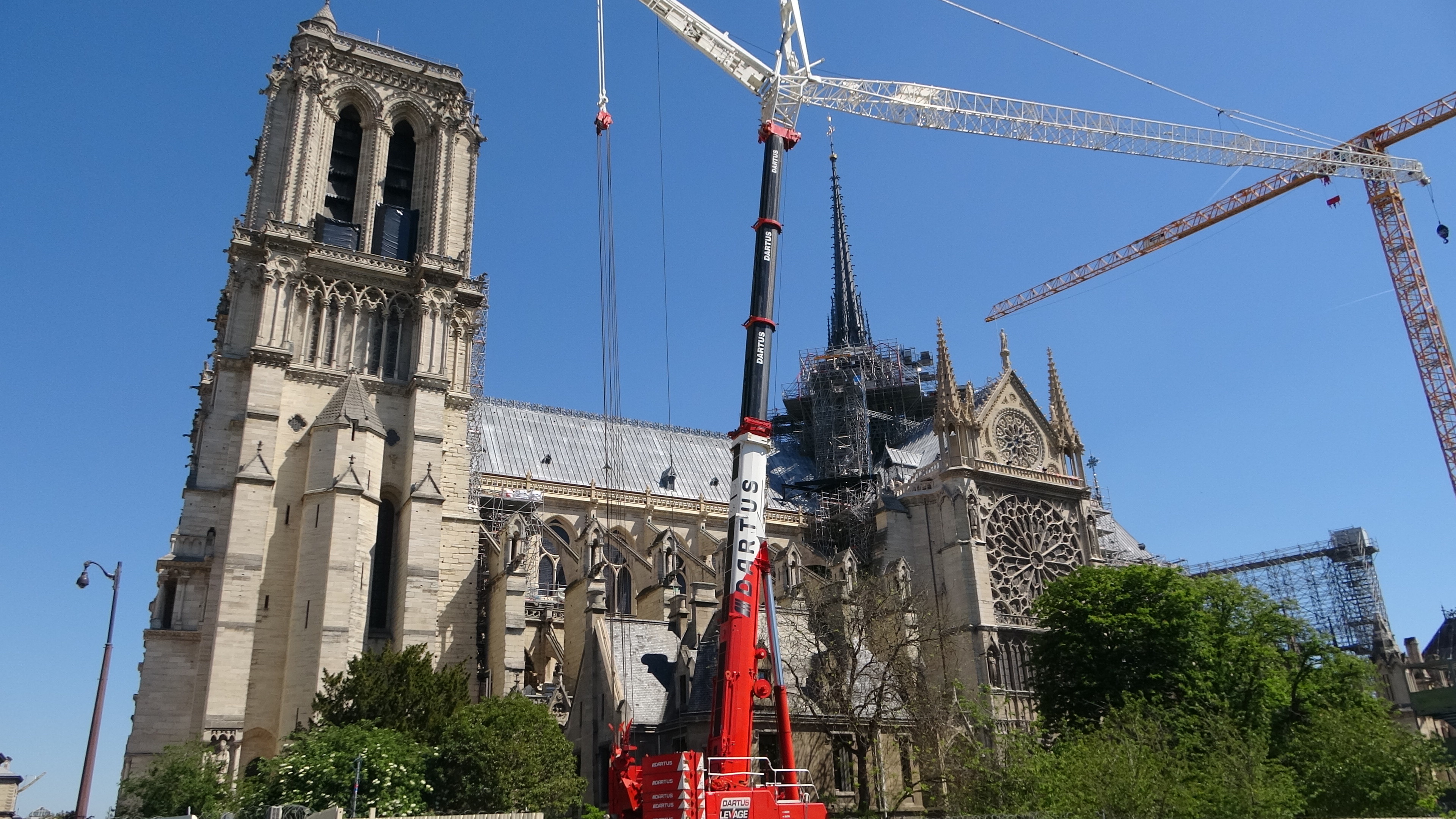 Notre Dame, noch im Wiederaufbau