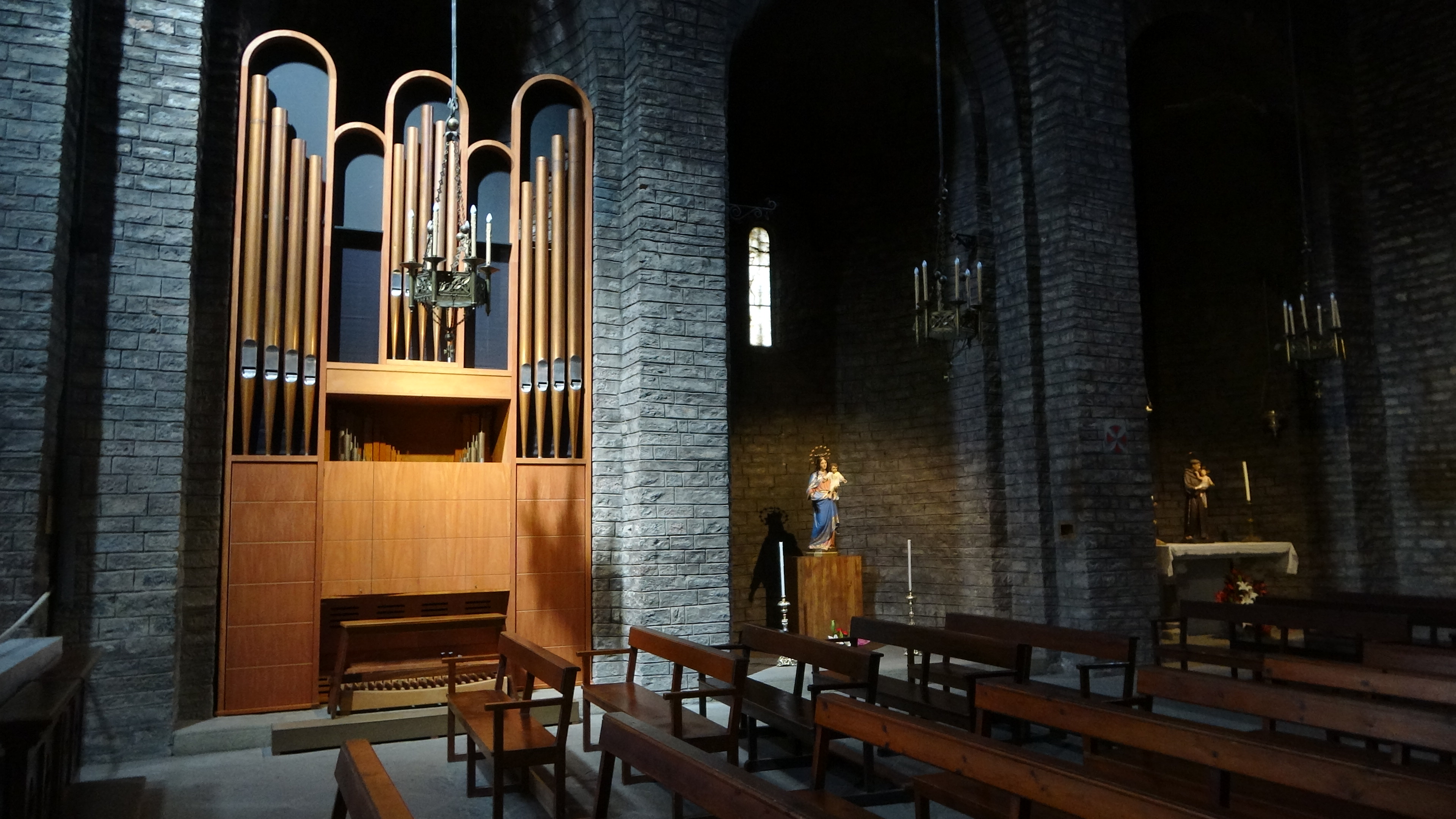 Ripoll, Santa Maria neben dem Altar