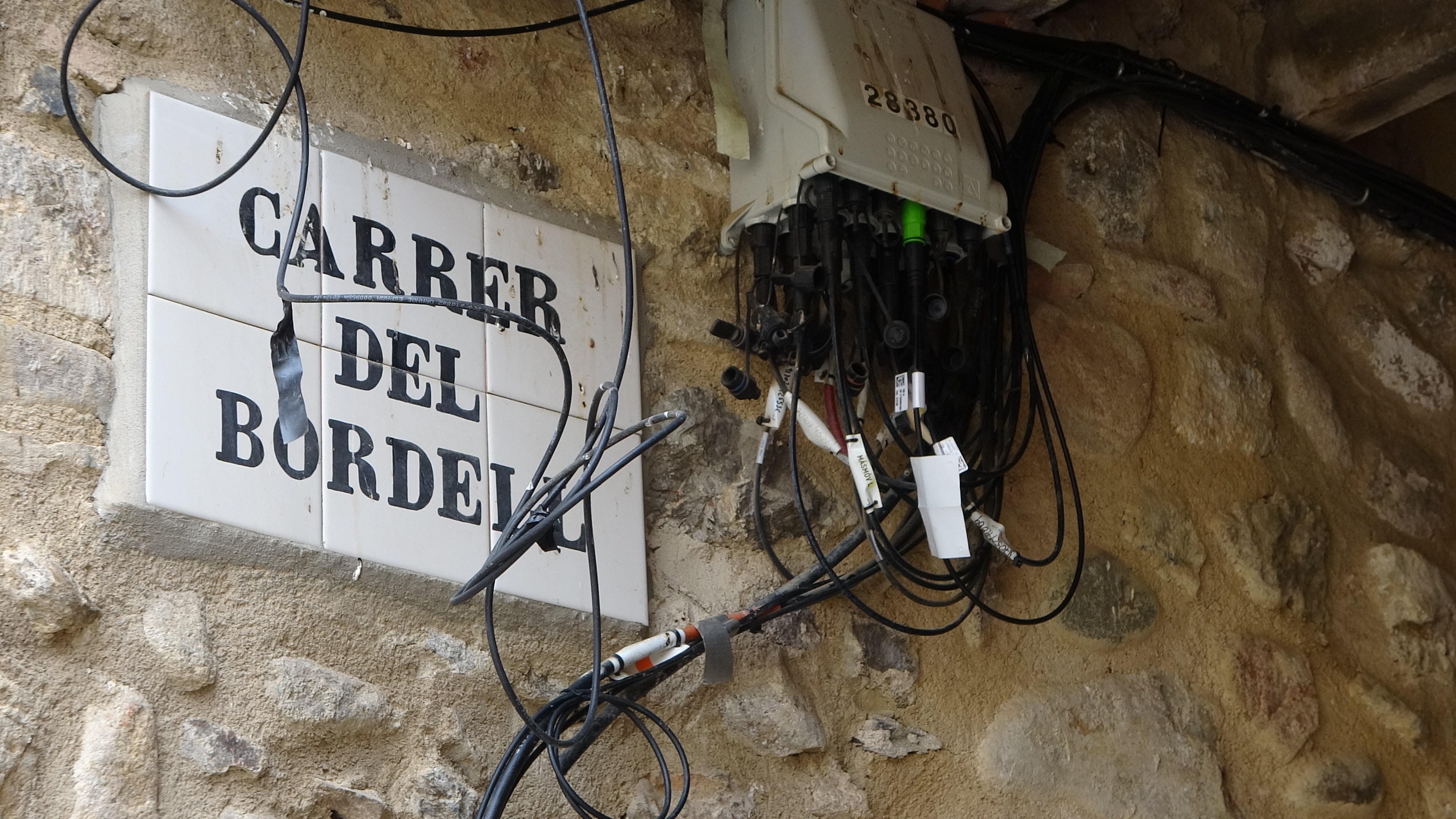 Peralada, kunstvolle Internet und Telefonverdrahtung