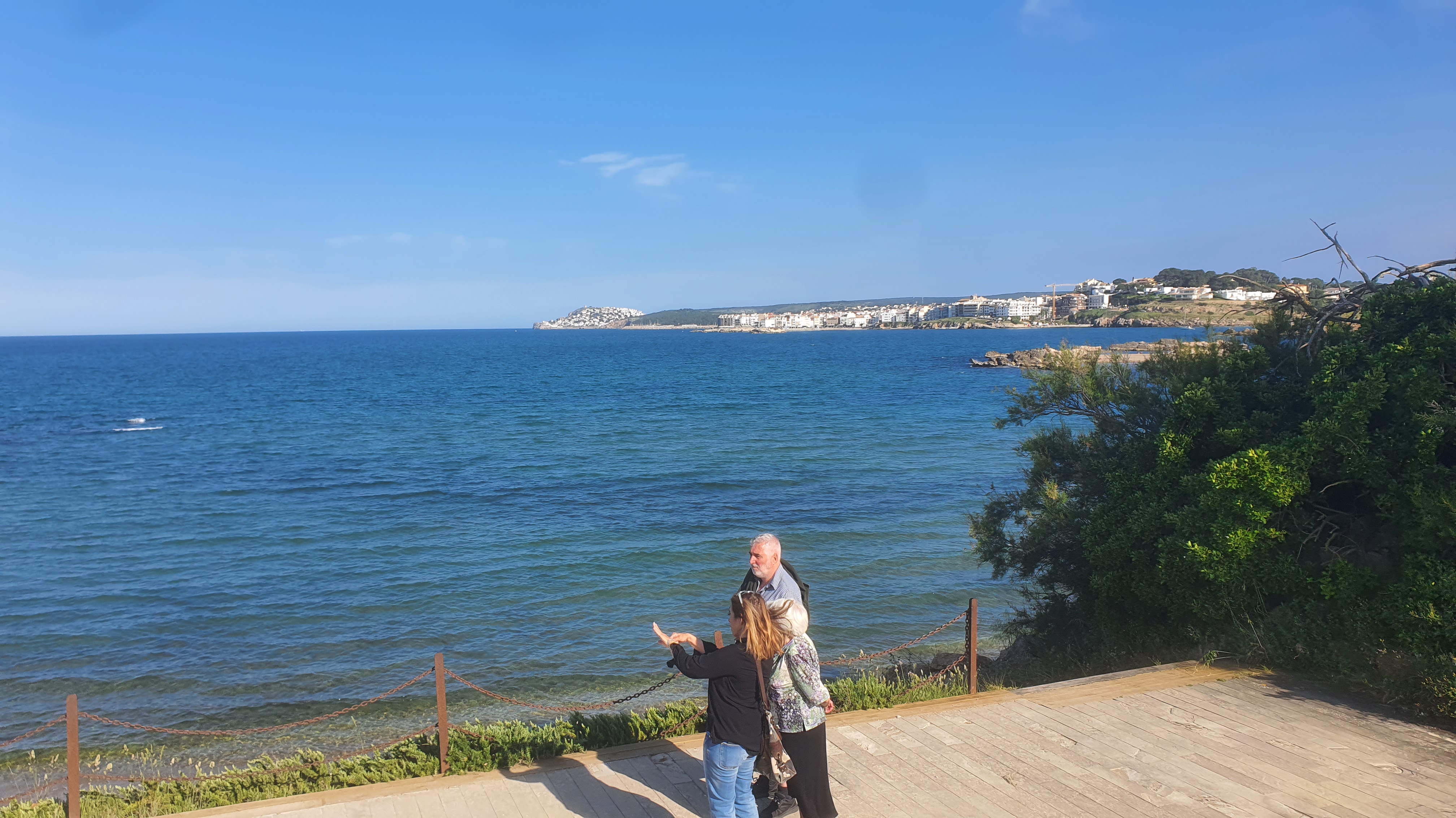 Sant Martí d'Empúries mit L'Escala im Hintergrund