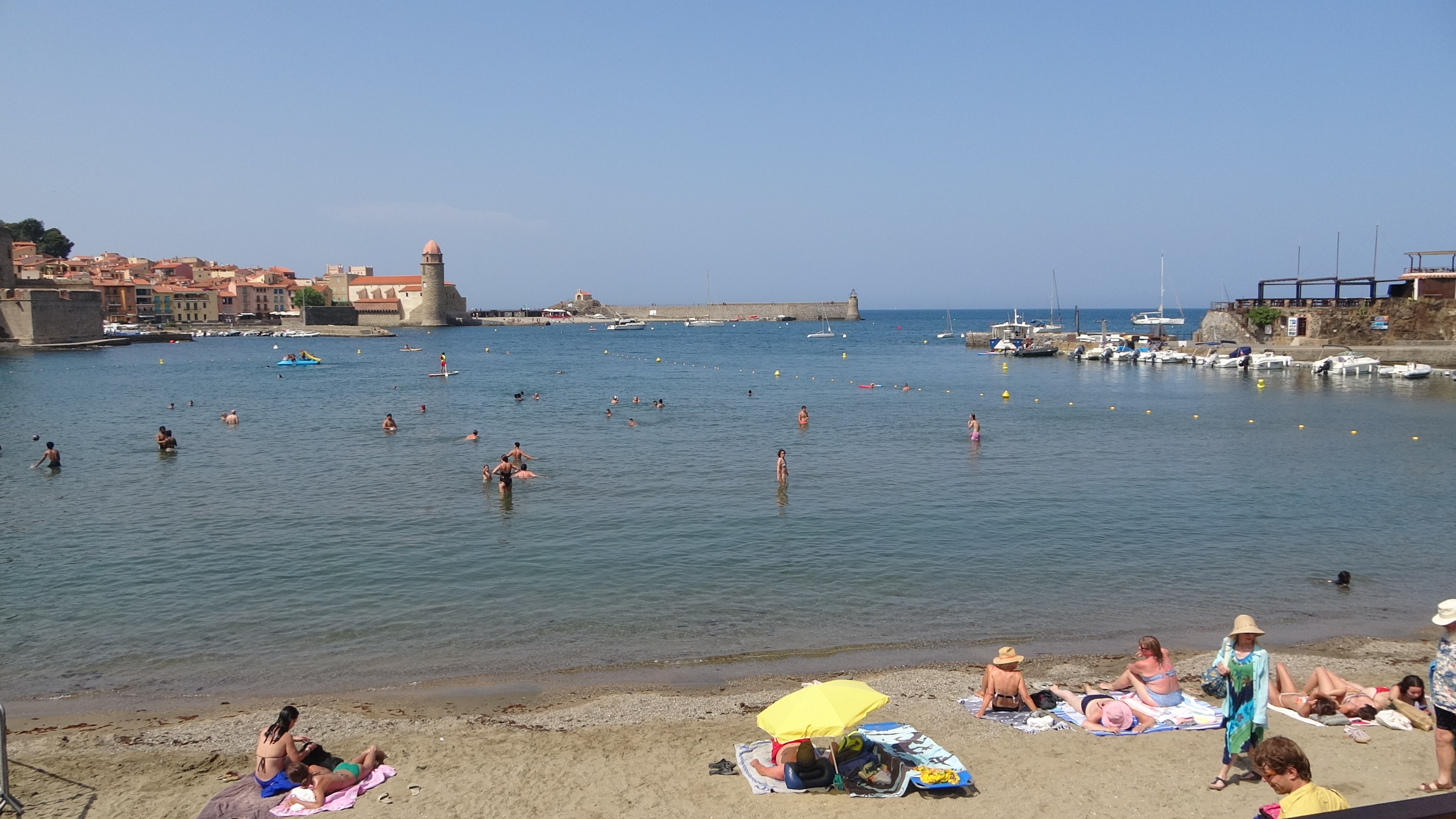 Collioure, Hafen und Kiesstrand 1