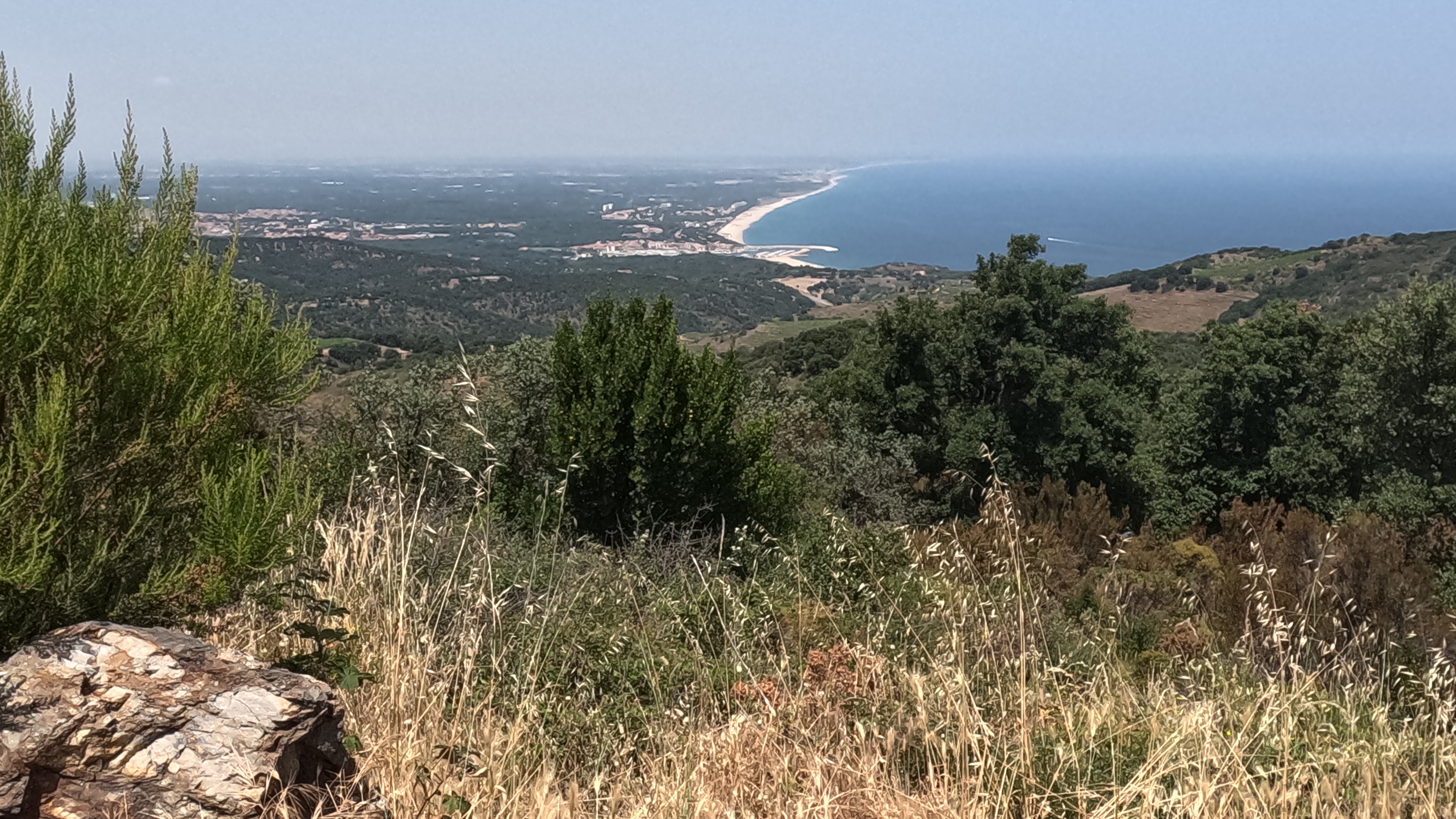 Pyrenäen, Blick auf Strand 2